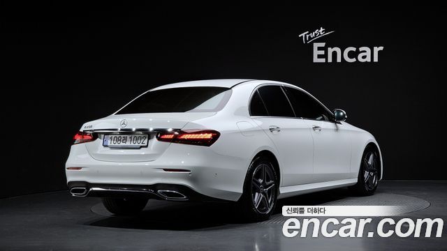 Mercedes-Benz E-Class 2023 — photo 2