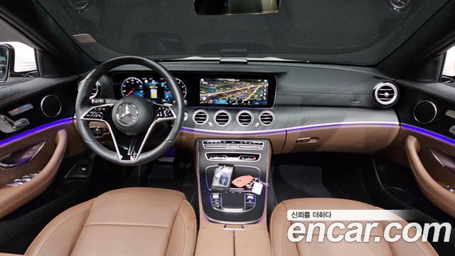 Mercedes-Benz E-Class 2023 — photo 10