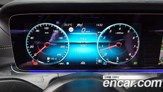 Mercedes-Benz E-Class 2023 — photo 11