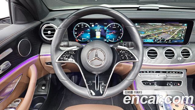 Mercedes-Benz E-Class 2023 — photo 19
