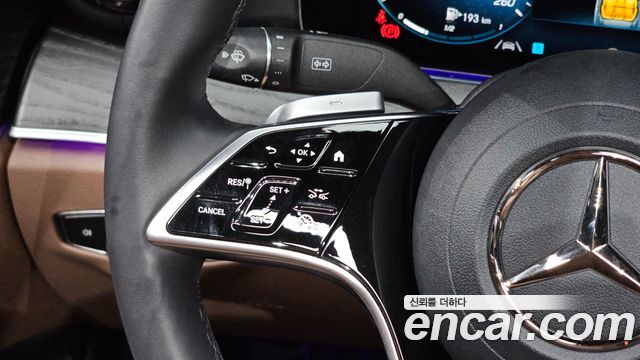 Mercedes-Benz E-Class 2023 — photo 21