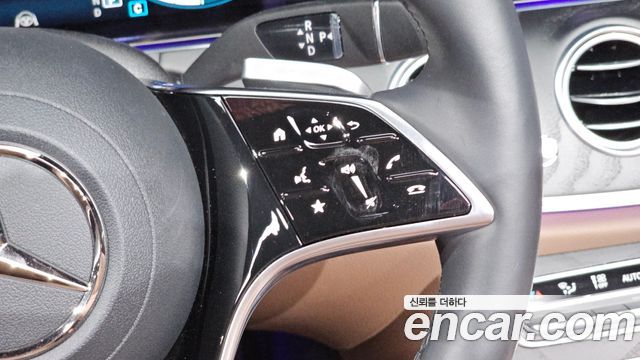 Mercedes-Benz E-Class 2023 — photo 22