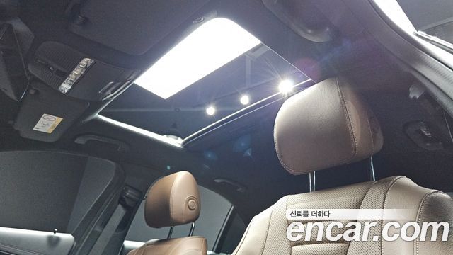 Mercedes-Benz E-Class 2023 — photo 23