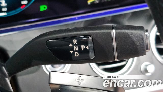 Mercedes-Benz E-Class 2023 — photo 26