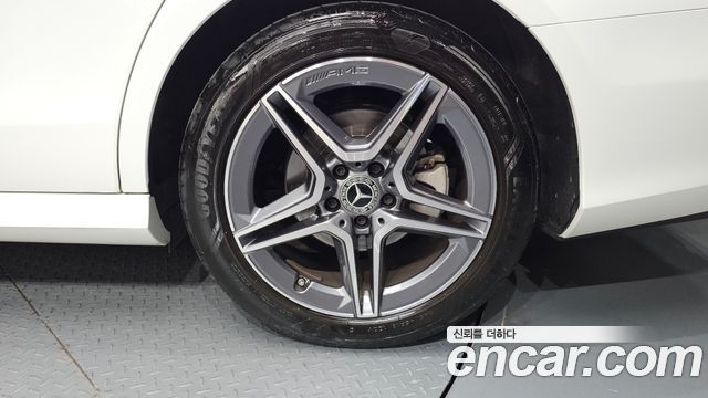 Mercedes-Benz E-Class 2023 — photo 7