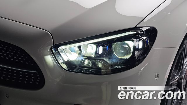 Mercedes-Benz E-Class 2023 — photo 8
