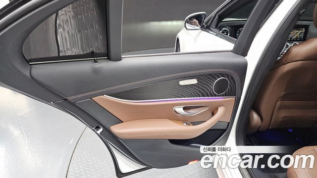 Mercedes-Benz E-Class 2023 — photo 15