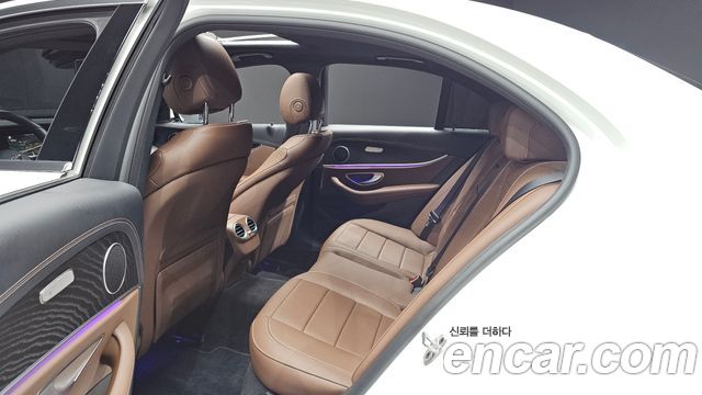 Mercedes-Benz E-Class 2023 — photo 27