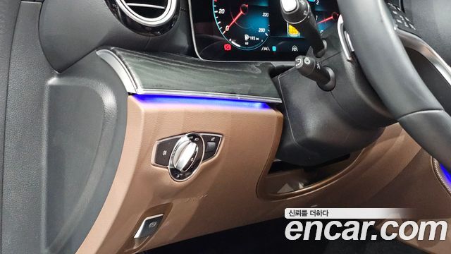 Mercedes-Benz E-Class 2023 — photo 29