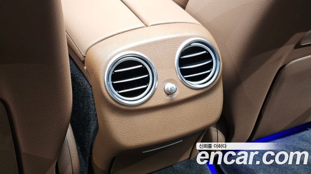 Mercedes-Benz E-Class 2023 — photo 31
