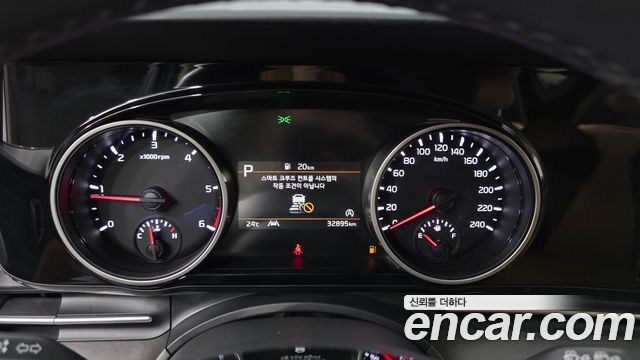 Kia Canival 2023 — photo 8