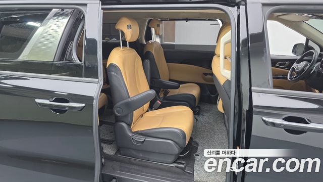 Kia Canival 2023 — photo 11