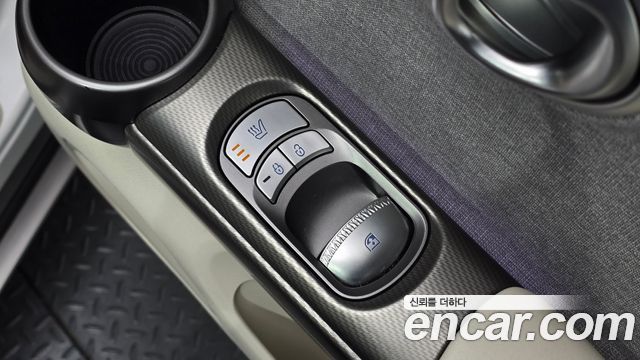 Genesis GV60 2022 — photo 30
