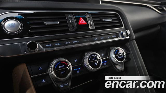 Genesis G70 2019 — photo 27