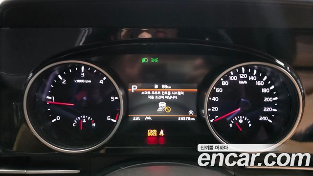 Kia Canival 2023 — photo 8