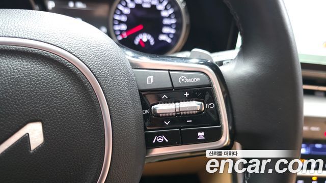 Kia Canival 2023 — photo 17