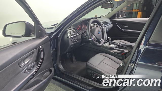 BMW 3-Series 2017 — photo 10