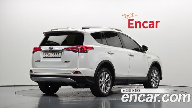 Toyota RAV4 2017 — photo 2