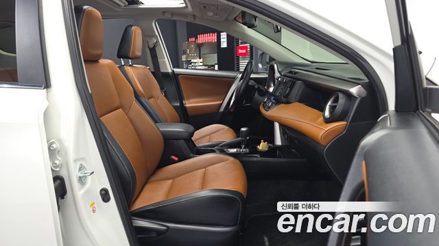 Toyota RAV4 2017 — photo 17