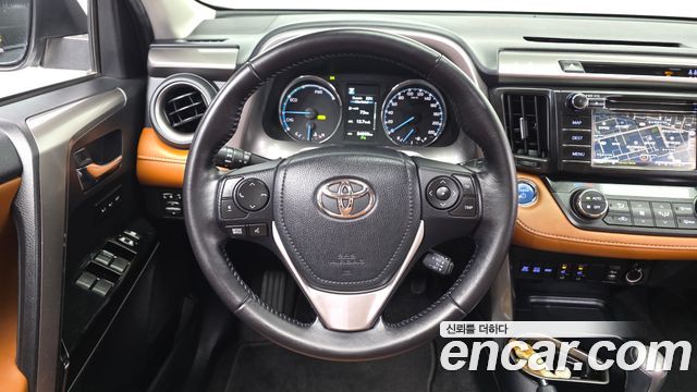 Toyota RAV4 2017 — photo 19