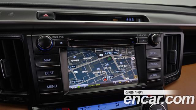 Toyota RAV4 2017 — photo 21