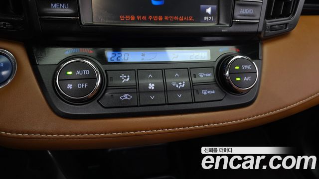 Toyota RAV4 2017 — photo 24