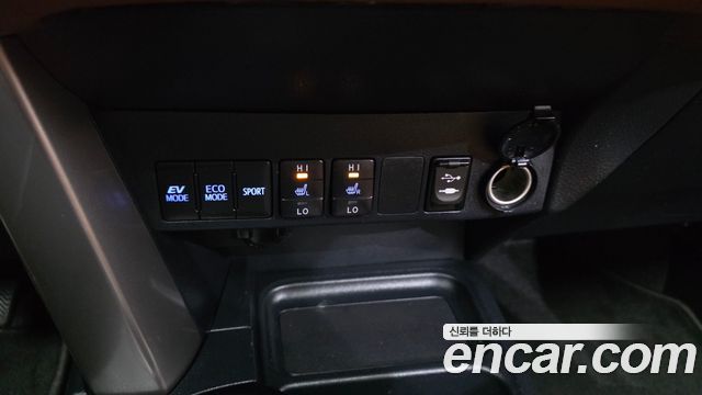Toyota RAV4 2017 — photo 25