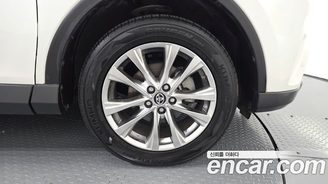 Toyota RAV4 2017 — photo 7