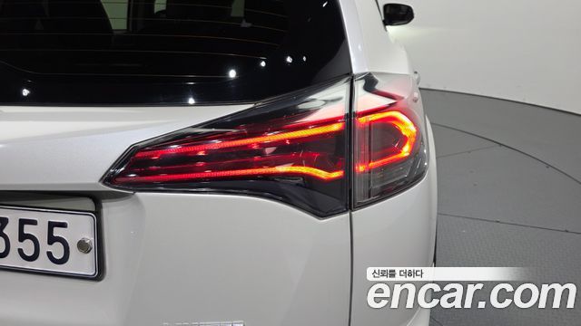 Toyota RAV4 2017 — photo 9