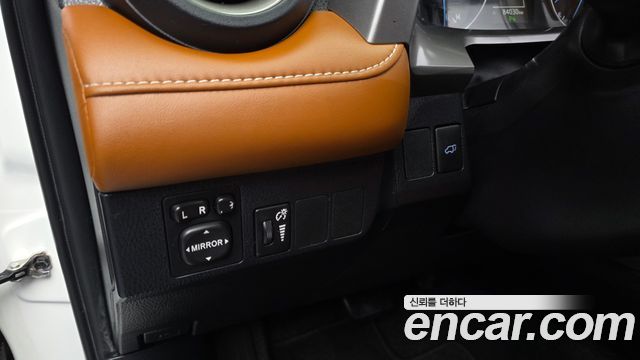 Toyota RAV4 2017 — photo 31