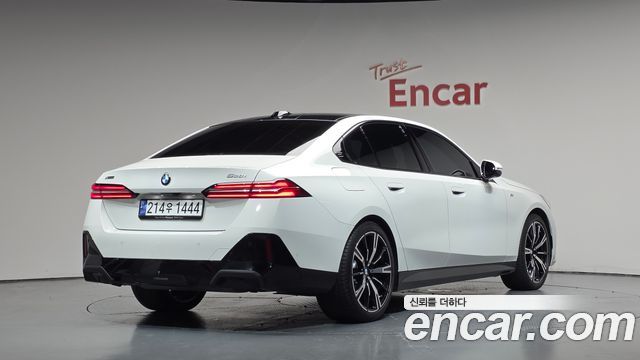 BMW 5-Series 2024 — photo 2