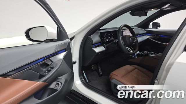 BMW 5-Series 2024 — photo 13