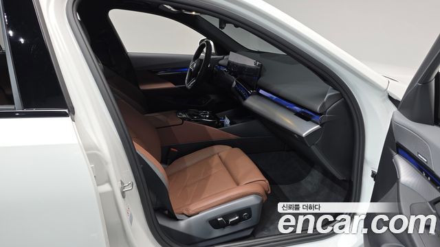BMW 5-Series 2024 — photo 17