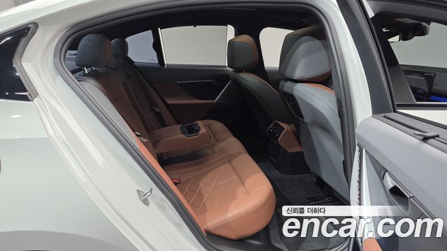 BMW 5-Series 2024 — photo 18