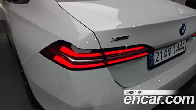 BMW 5-Series 2024 — photo 9