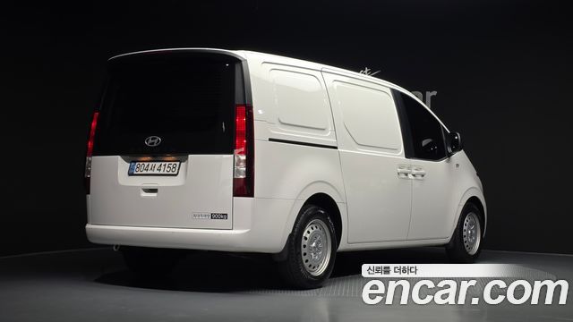Hyundai Staria 2025 — photo 2