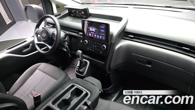 Hyundai Staria 2025 — photo 10