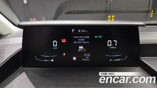 Hyundai Staria 2025 — photo 11