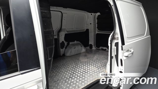 Hyundai Staria 2025 — photo 17