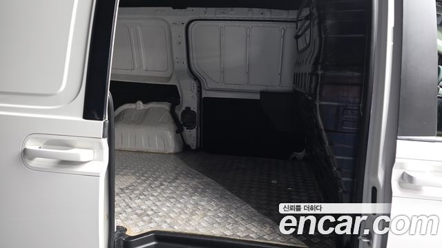 Hyundai Staria 2025 — photo 18