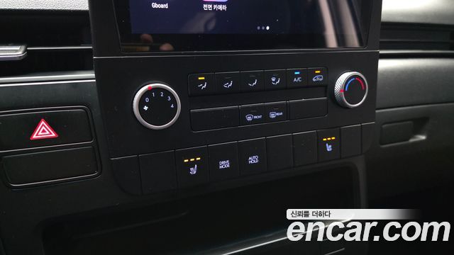 Hyundai Staria 2025 — photo 22