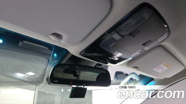 Hyundai Staria 2025 — photo 25