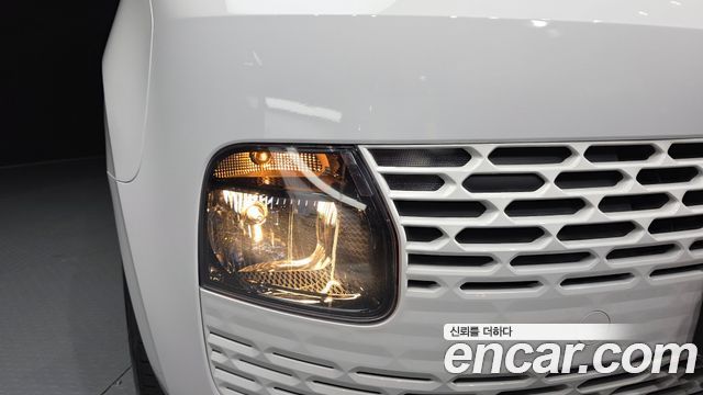 Hyundai Staria 2025 — photo 8
