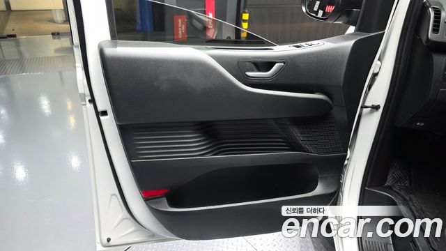 Hyundai Staria 2025 — photo 14