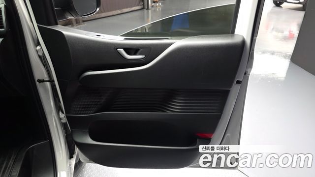 Hyundai Staria 2025 — photo 15
