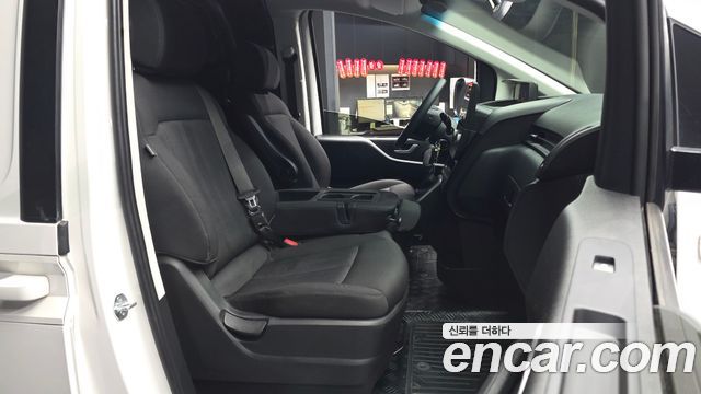Hyundai Staria 2025 — photo 16