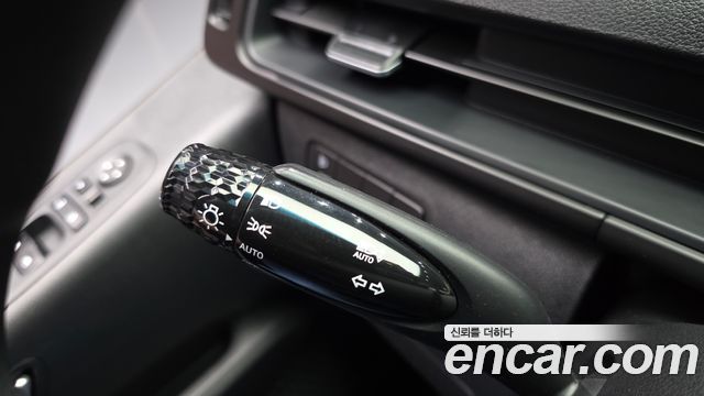 Hyundai Staria 2025 — photo 28