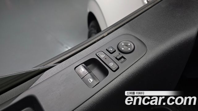 Hyundai Staria 2025 — photo 29