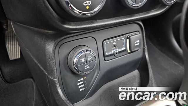 Jeep Renegade 2016 — photo 17