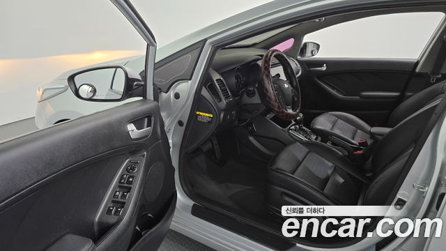 Kia K3 2016 — photo 10